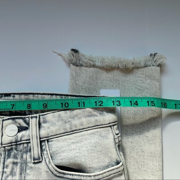 Joe’s Jeans Light Wash Frayed Cuff Skinny Jeans - Picture 5 of 8